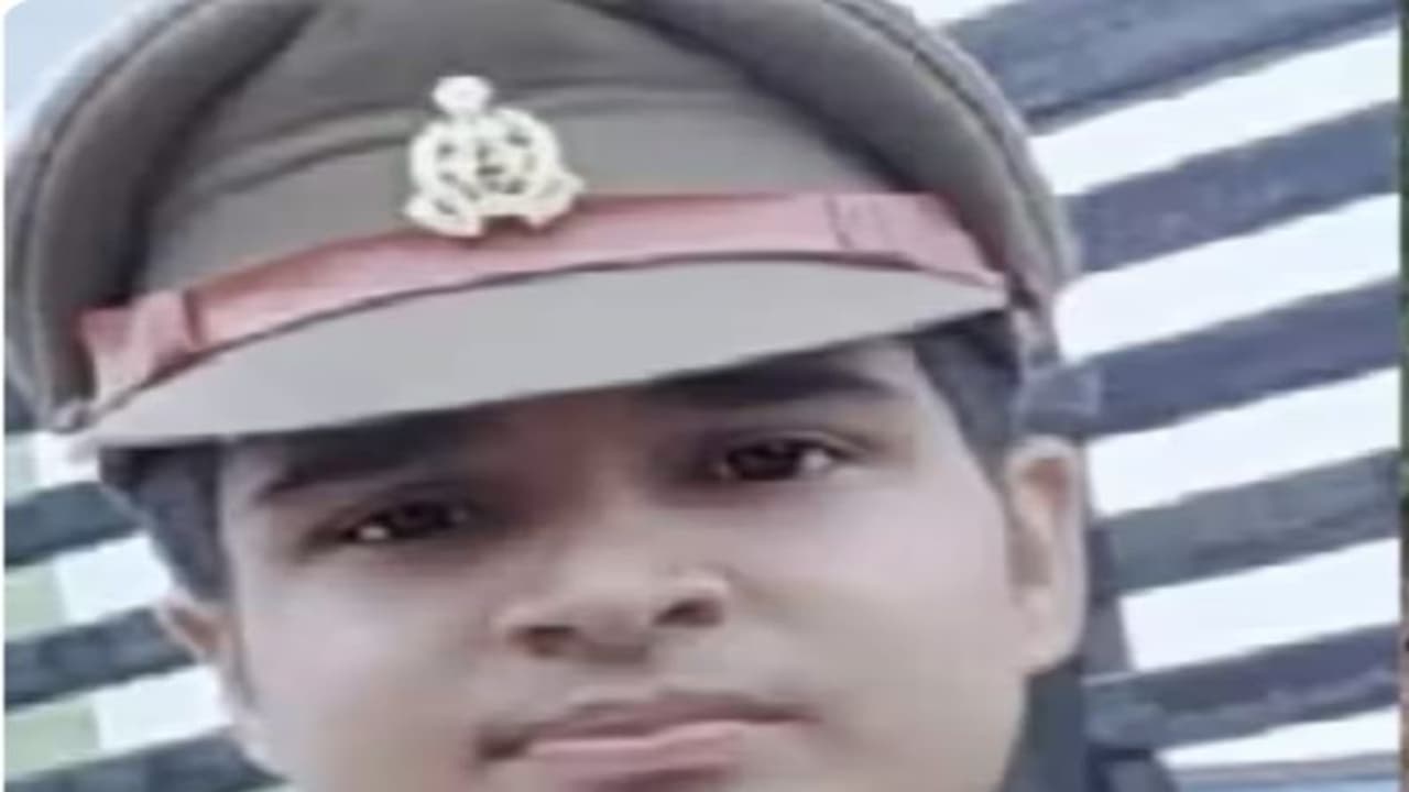 यूपी पुलिस के आशिक मिजाज सब इंस्पेक्टर की करतूत सुन दंग रह गए अफसर, सस्पेंड