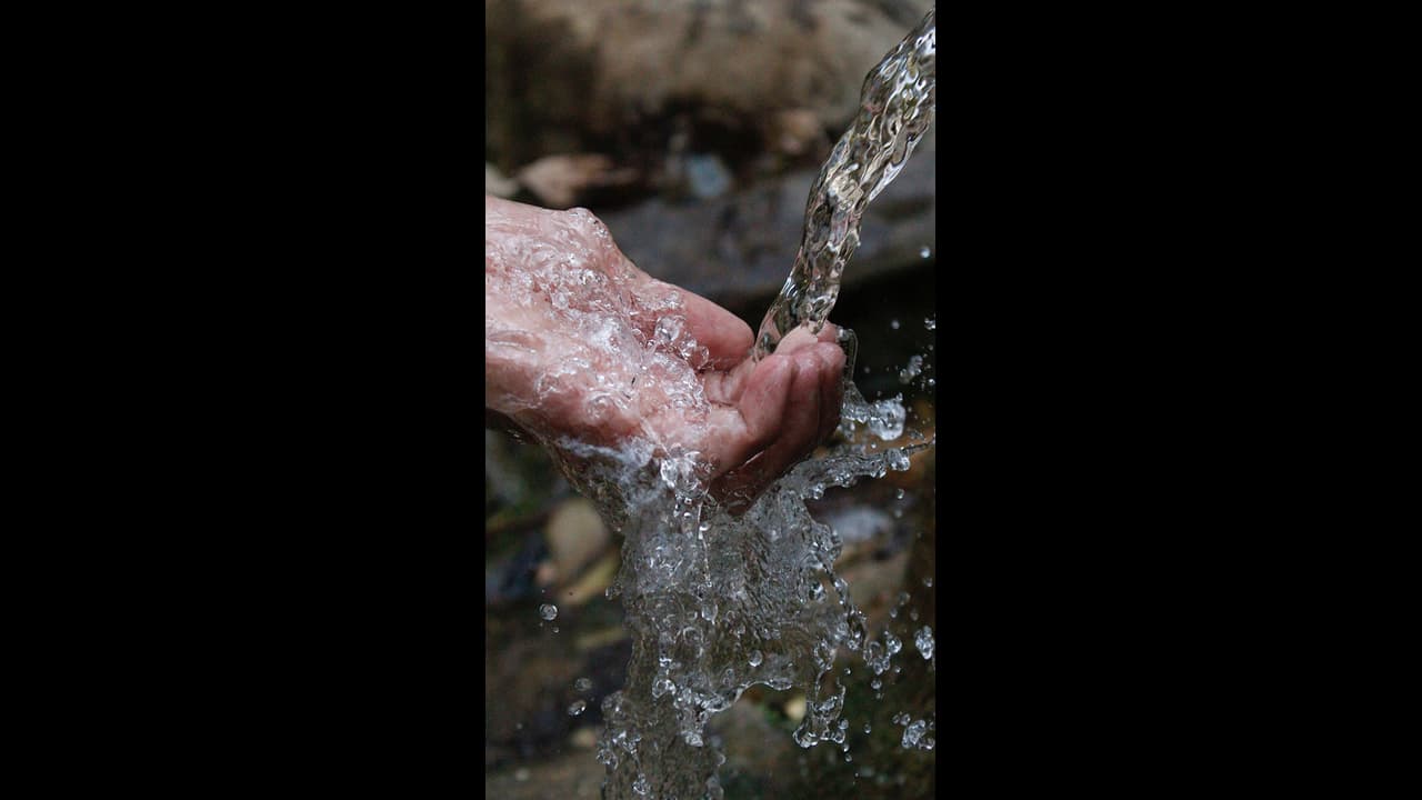 ತುಮಕೂರು : ಕುಡಿಯುವ ನೀರಿಗಾಗಿ ಪಂಚಾಯಿತಿಗೆ ಬೀಗ ತುಮಕೂರು : ಕುಡಿಯುವ ನೀರಿಗಾಗಿ ಪಂಚಾಯಿತಿಗೆ ಬೀಗ