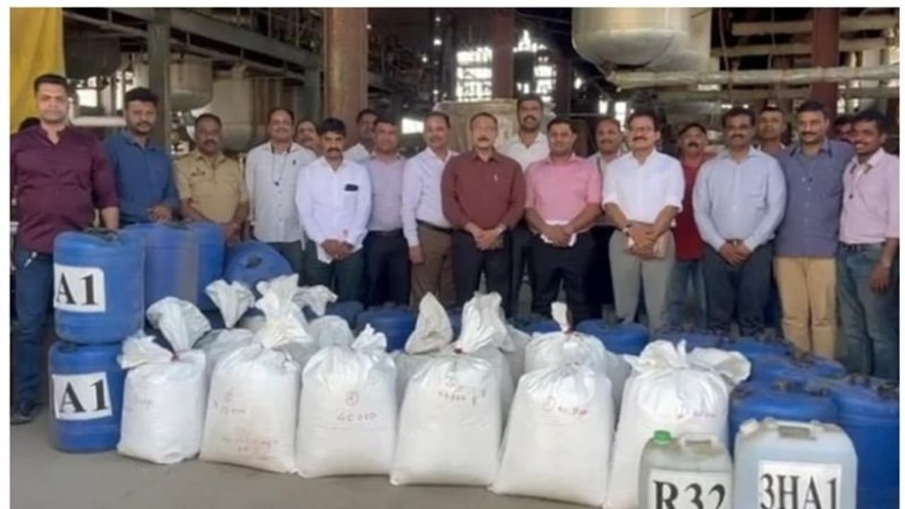 കൊറിയർ ജീവനക്കാരെ ചോദ്യം ചെയ്തപ്പോൾ ഒന്നൊന്നായി പുറത്തുവന്നത് ‌ഞെട്ടിക്കുന്ന വിവരങ്ങൾ; 2500 കോടിയുടെ മെഫഡ്രോൺ