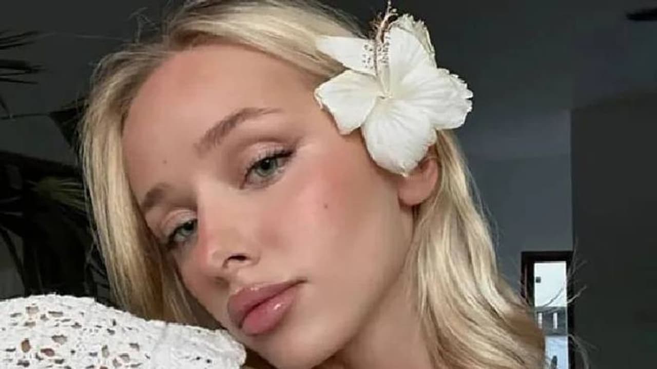 മോസ്കോയിൽ ടോപ്‍ലെസ്സ് ഫോട്ടോഷൂട്ട്, ഉക്രേനിയൻ മോഡൽ റഷ്യയുടെ 'മോസ്റ്റ് വാണ്ടഡ്' പട്ടികയിൽ..!