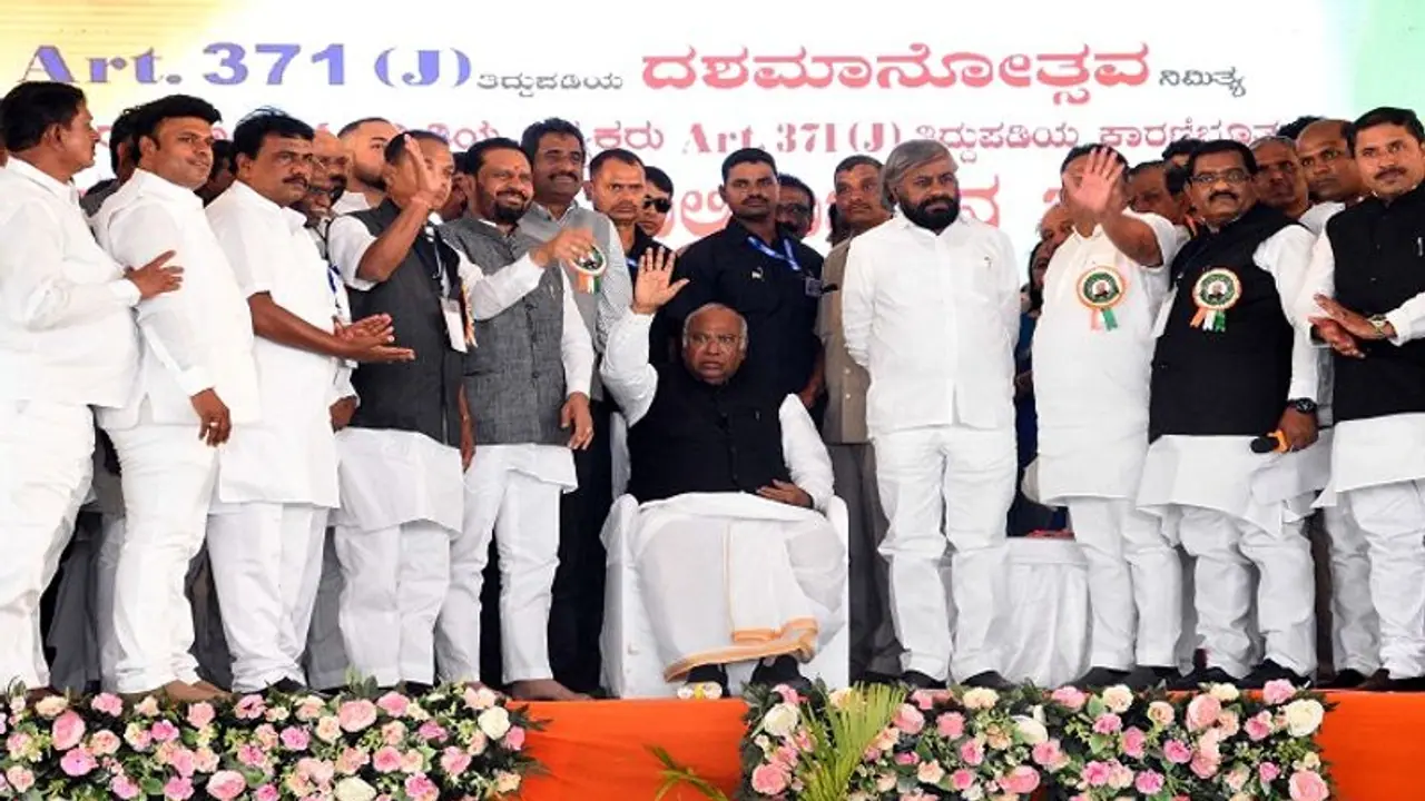 ಮೋದಿಯಂತೆ ಪ್ರಚಾರಕ್ಕಿಳಿಲಿಲ್ಲ ನಾನು: ಖರ್ಗೆ ಲೇವಡಿ ಮೋದಿಯಂತೆ ಪ್ರಚಾರಕ್ಕಿಳಿಲಿಲ್ಲ ನಾನು: ಖರ್ಗೆ ಲೇವಡಿ
