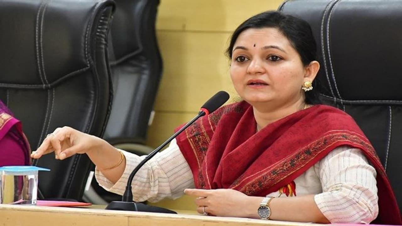 ಧಾರವಾಡ ಲೋಕ ಕದನ 2024: ಚುನಾವಣೆ ಕರ್ತವ್ಯಕ್ಕೆ ಸಕಾರಣವಿಲ್ಲದೆ ವಿನಾಯಿತಿ ಇಲ್ಲ, ಡಿಸಿ ದಿವ್ಯ ಪ್ರಭು