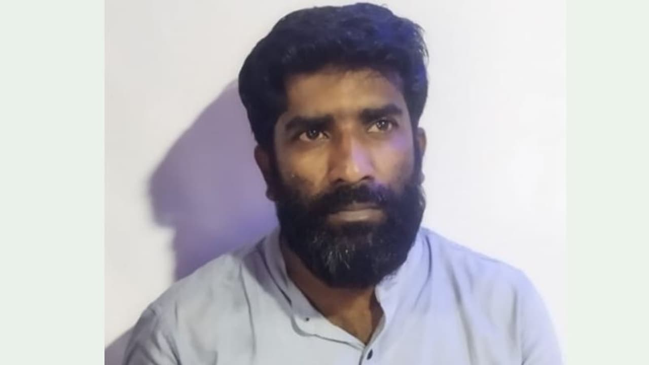 വിവരം ലഭിച്ചെത്തി സംശയമില്ലാതെ പിടിച്ചു, പക്ഷെ 'ഇതൊന്നുമല്ല സാറേ ഇവന്റെ മെയിൻ', കസ്റ്റഡിക്ക് പൊലീസ് വിവരം ലഭിച്ചെത്തി സംശയമില്ലാതെ പിടിച്ചു, പക്ഷെ 'ഇതൊന്നുമല്ല സാറേ ഇവന്റെ മെയിൻ', കസ്റ്റഡിക്ക് പൊലീസ്