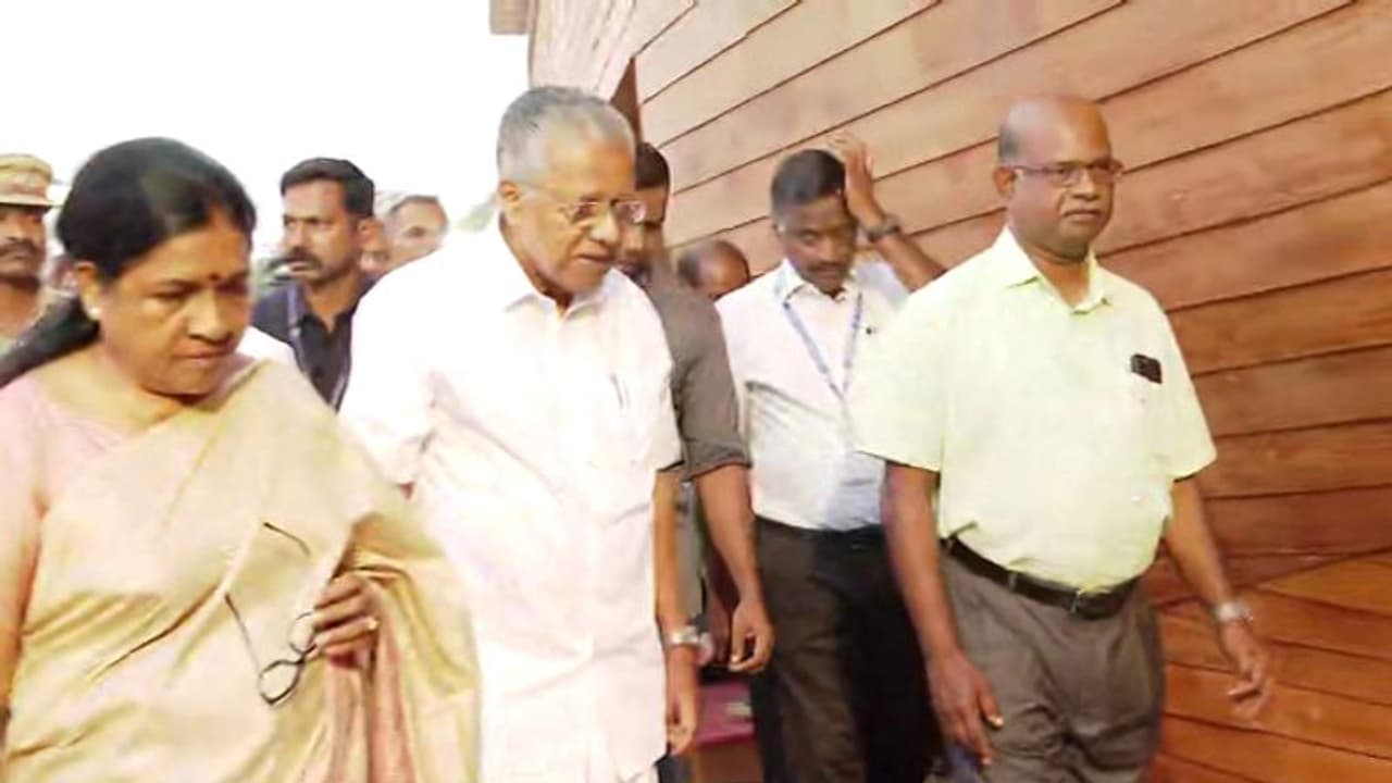 വിവിധ മേഖലകളിലെ 2000ത്തോളം സ്ത്രീകള്, മുഖ്യമന്ത്രി പങ്കെടുക്കുന്ന നവകേരള സ്ത്രീ സദസ് ഇന്ന് കൊച്ചിയിൽ വിവിധ മേഖലകളിലെ 2000ത്തോളം സ്ത്രീകള്, മുഖ്യമന്ത്രി പങ്കെടുക്കുന്ന നവകേരള സ്ത്രീ സദസ് ഇന്ന് കൊച്ചിയിൽ