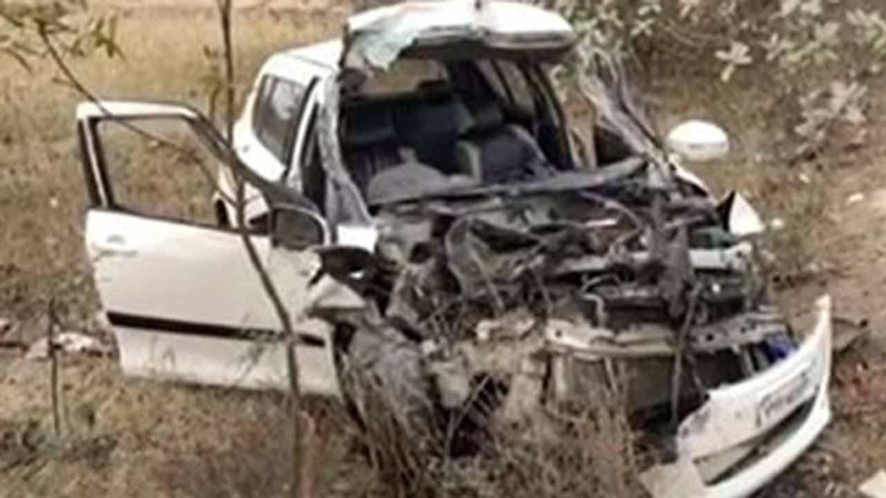 திருவண்ணாமலையில் கோர விபத்து.. 4 மருத்துவக்கல்லூரி மாணவர்கள் உடல் நசுங்கி பலி.. நடந்தது என்ன?