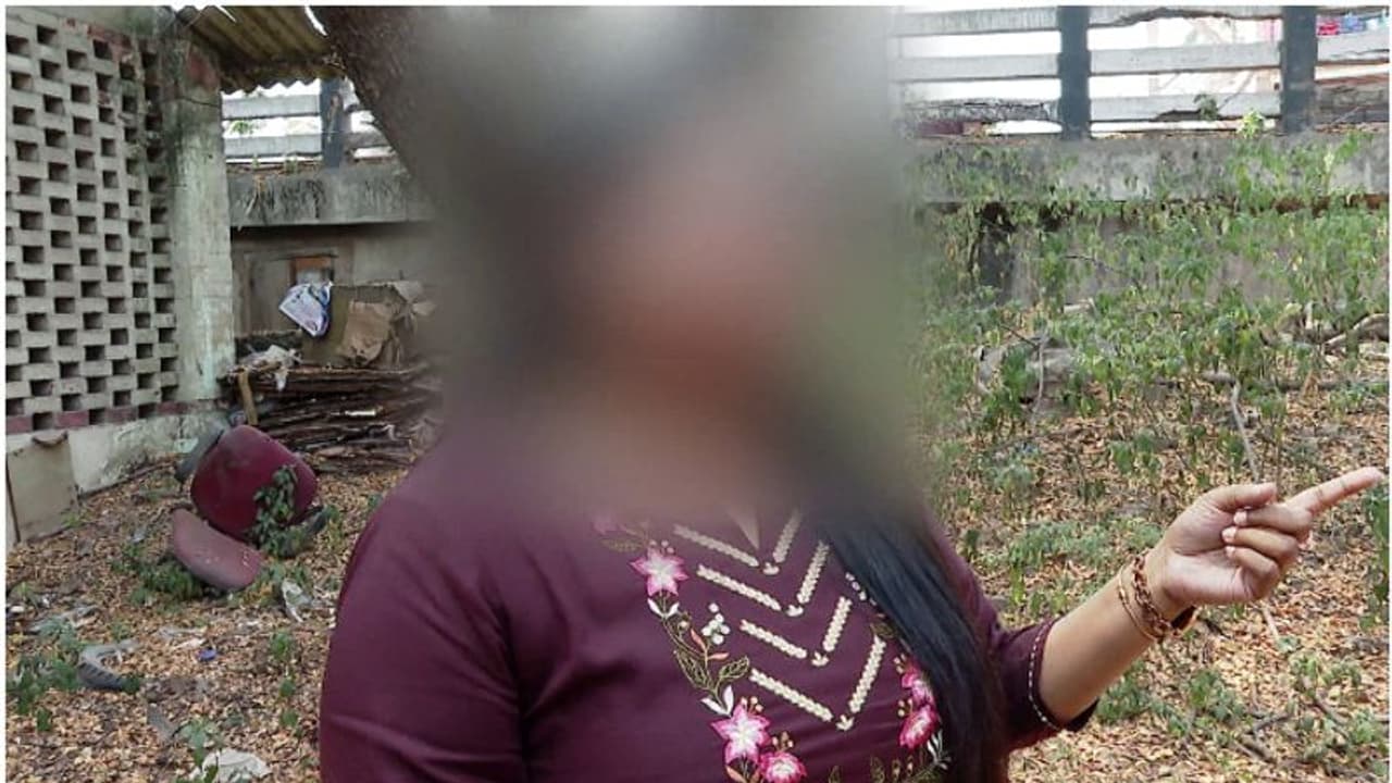 വനിതാ ഡോക്ടർക്ക് മുന്നിൽ ഓണ്ലൈൻ ചികിത്സക്കിടെ സ്വയംഭോഗം, പ്രതി പിജി വിദ്യാർത്ഥി, 1 മാസമായിട്ടും പിടികൂടിയില്ല വനിതാ ഡോക്ടർക്ക് മുന്നിൽ ഓണ്ലൈൻ ചികിത്സക്കിടെ സ്വയംഭോഗം, പ്രതി പിജി വിദ്യാർത്ഥി, 1 മാസമായിട്ടും പിടികൂടിയില്ല