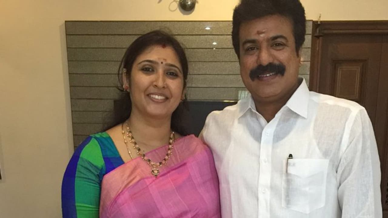 சுதீஷின் மனைவியிடம் வீடு கட்டி தருவதாக கூறி 43 கோடி ரூபாய் மோசடி.. இருவரை தட்டித்தூக்கிய போலீஸ்!