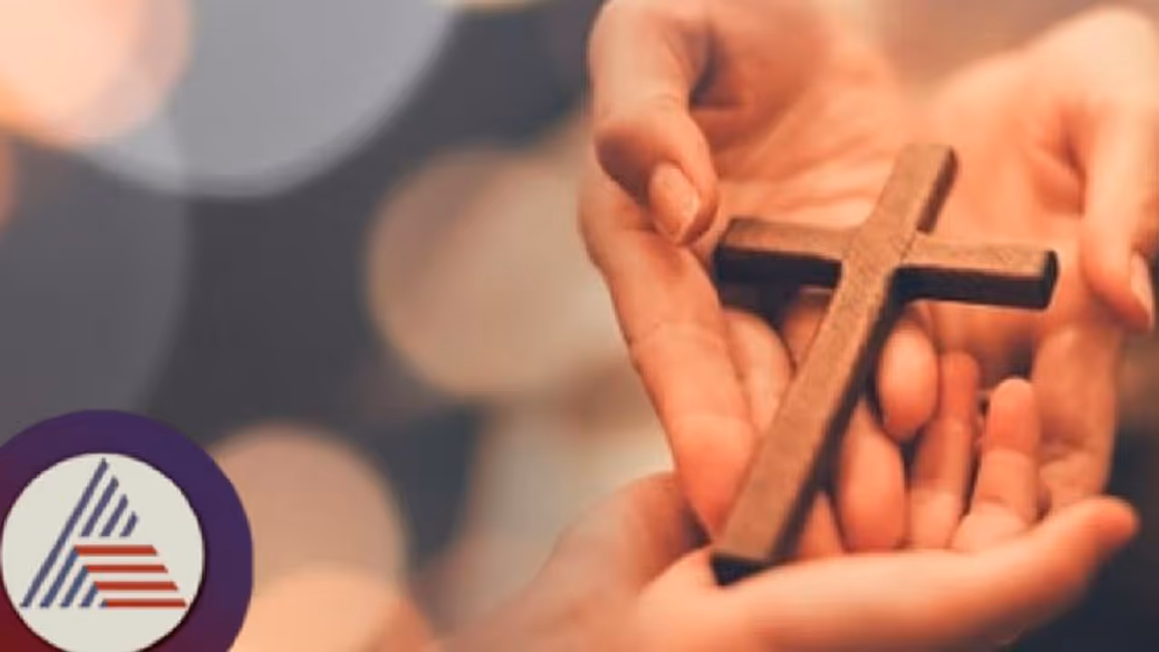 ಉಡುಪಿ: ಕ್ರಿಶ್ಚಿಯನ್ ಧರ್ಮ ಪ್ರಚಾರಕ್ಕೆ ಬಂದವರನ್ನ ದೊಣ್ಣೆ ಹಿಡಿದು ಅಟ್ಟಾಡಿಸಿಕೊಂಡ ಹೋದ ಸ್ಥಳೀಯರು! ವಿಡಿಯೋ ವೈರಲ್ ಉಡುಪಿ: ಕ್ರಿಶ್ಚಿಯನ್ ಧರ್ಮ ಪ್ರಚಾರಕ್ಕೆ ಬಂದವರನ್ನ ದೊಣ್ಣೆ ಹಿಡಿದು ಅಟ್ಟಾಡಿಸಿಕೊಂಡ ಹೋದ ಸ್ಥಳೀಯರು! ವಿಡಿಯೋ ವೈರಲ್