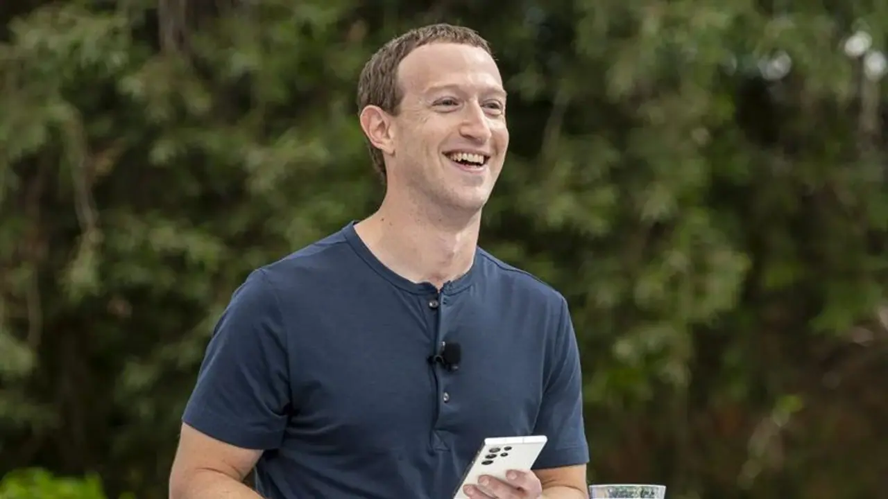 Meta CEO Mark Zuckerberg spotted wearing world’s thinnest watch worth Rs 4.5 crore (WATCH) Meta CEO Mark Zuckerberg spotted wearing world’s thinnest watch worth Rs 4.5 crore (WATCH)