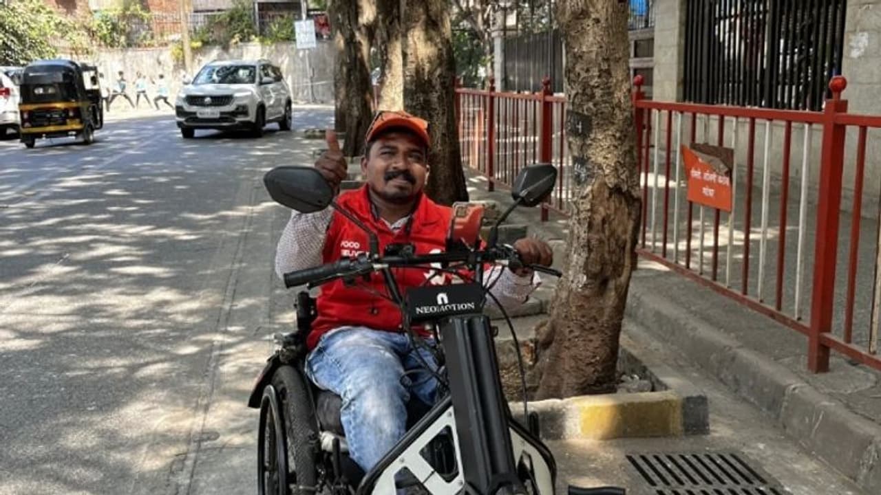 വൈറലായി സൊമാറ്റോയുടെ ഭിന്നശേഷിക്കാരനായ ഡെലിവെറി പാര്ട്ണര്... വൈറലായി സൊമാറ്റോയുടെ ഭിന്നശേഷിക്കാരനായ ഡെലിവെറി പാര്ട്ണര്...