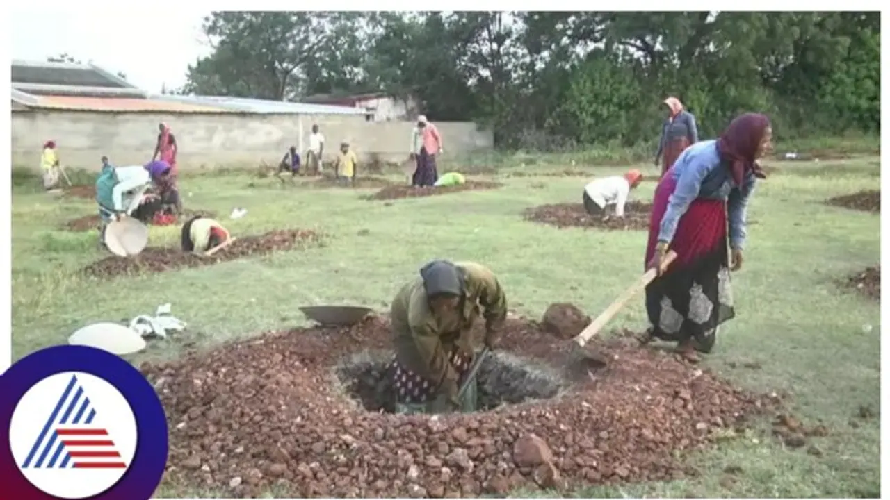 ಬಿಟ್ಟಿ ಭಾಗ್ಯಗಳಿಗೆ ಸರಕಾರದ ಬಳಿ ಹಣವಿದೆ, ನರೇಗಾ ಕಾರ್ಮಿಕರ ವೇತನ ನೀಡಲು ನಯಾಪೈಸೆ ಇಲ್ಲ!