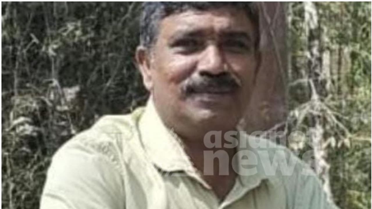 സംസ്ഥാനത്ത് വീണ്ടും പൊലീസ് ആത്മഹത്യ; ചാത്തന്നൂർ സ്റ്റേഷനിലെ സീനിയർ പൊലീസ് ഉദ്യോഗസ്ഥൻ മരിച്ച നിലയിൽ സംസ്ഥാനത്ത് വീണ്ടും പൊലീസ് ആത്മഹത്യ; ചാത്തന്നൂർ സ്റ്റേഷനിലെ സീനിയർ പൊലീസ് ഉദ്യോഗസ്ഥൻ മരിച്ച നിലയിൽ