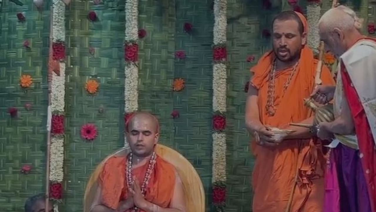 ಶಿರಸಿ: ಸೋಂದಾ ಸ್ವರ್ಣವಲ್ಲಿ ಮಹಾಸಂಸ್ಥಾನದಲ್ಲಿ ಸಂಭ್ರಮದ ಶಿಷ್ಯ ಸ್ವೀಕಾರ ಮಹೋತ್ಸವ ಶಿರಸಿ: ಸೋಂದಾ ಸ್ವರ್ಣವಲ್ಲಿ ಮಹಾಸಂಸ್ಥಾನದಲ್ಲಿ ಸಂಭ್ರಮದ ಶಿಷ್ಯ ಸ್ವೀಕಾರ ಮಹೋತ್ಸವ