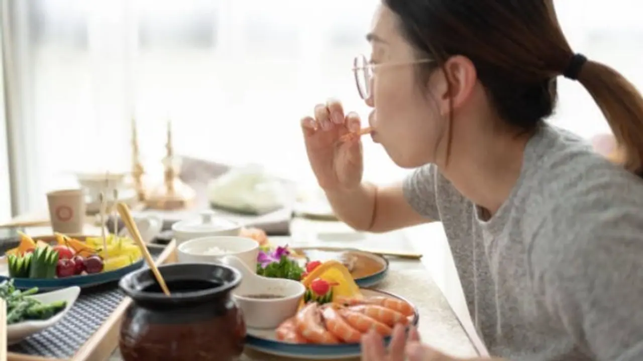 தவறுதலாக கூட காலை உணவில் இவற்றை சாப்பிடாதீங்க.. நாள் முழுவதும் ரொம்ப கஷ்டப்படுவீங்க..!