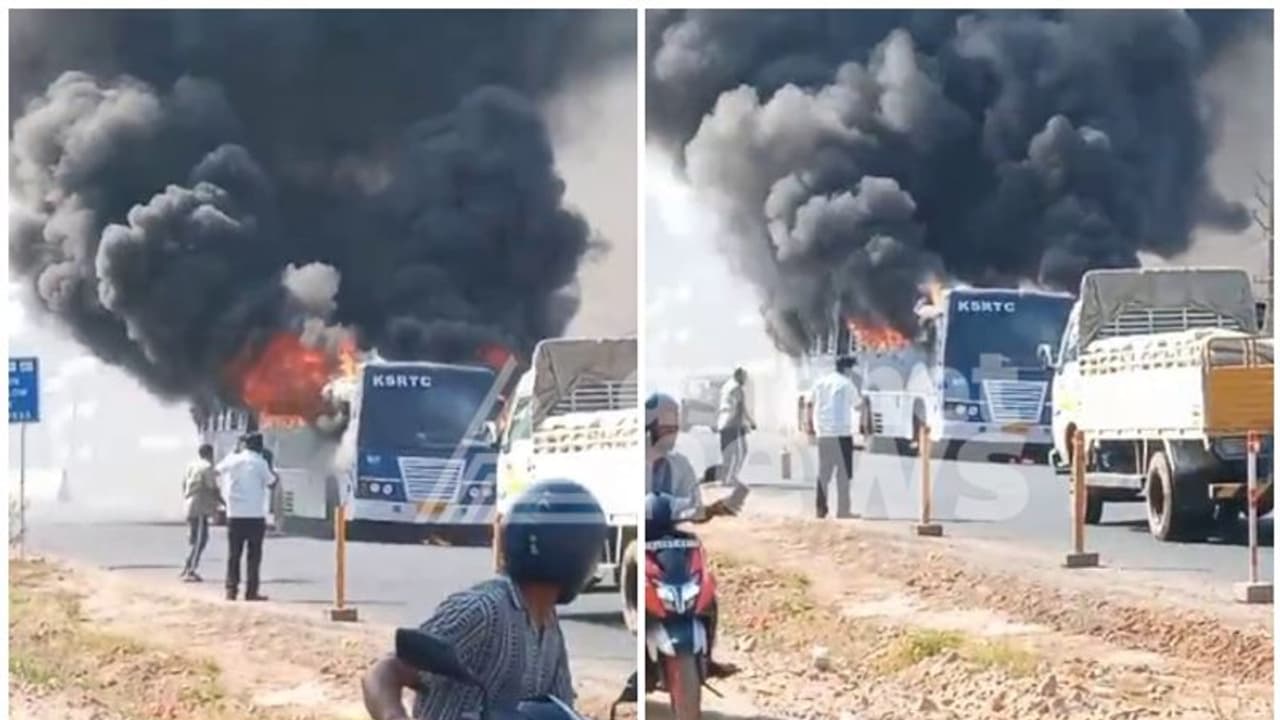 കായംകുളത്ത് ഓടിക്കൊണ്ടിരുന്ന കെഎസ്ആര്‍ടിസി ബസിന് തീ പിടിച്ചു; ബസ് പൂര്‍ണമായി കത്തി നശിച്ചു