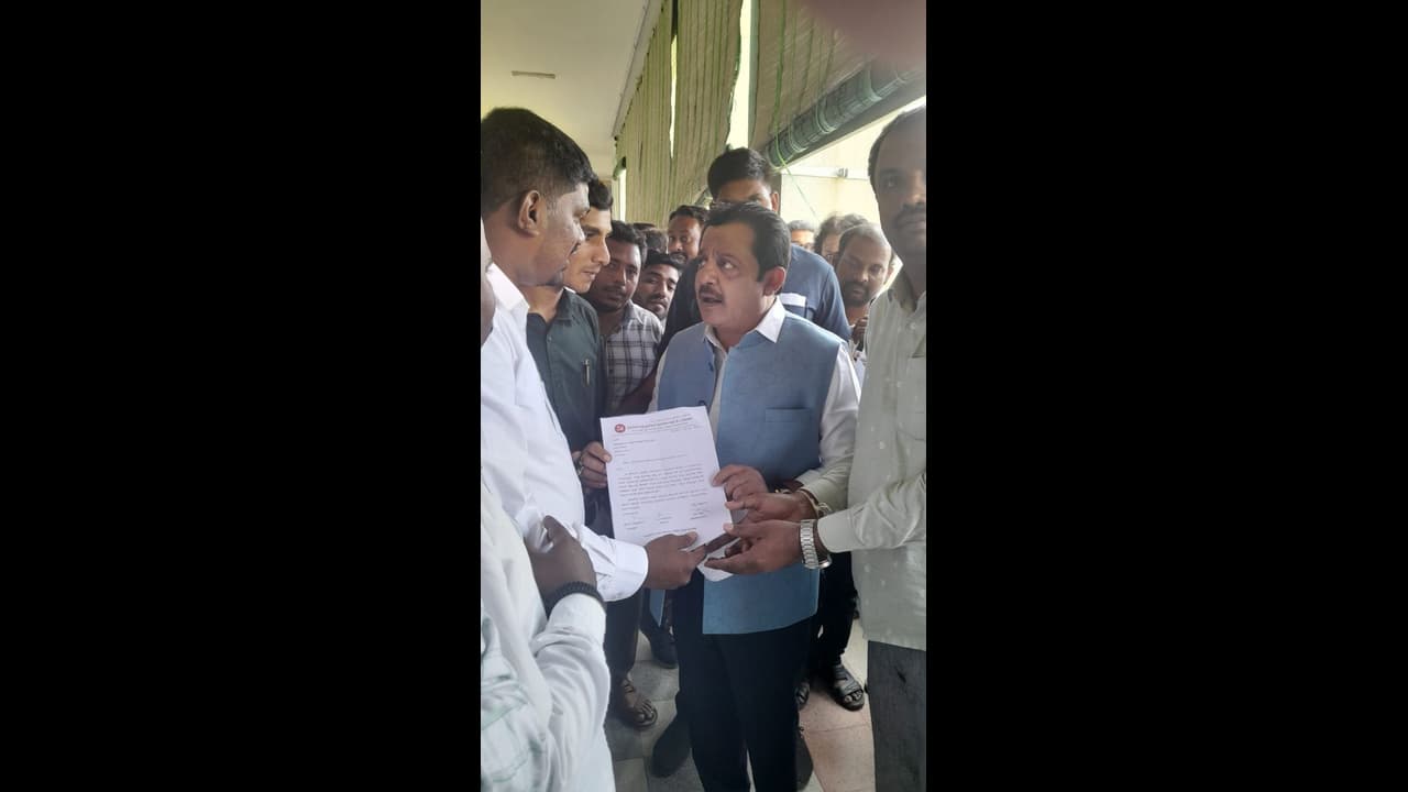 ತುಮಕೂರು : ಬೀದಿಬದಿ ವ್ಯಾಪಾರಿಗಳಿಗೆ ನಿವೇಶನ ಒದಗಿಸಲು ಮನವಿ