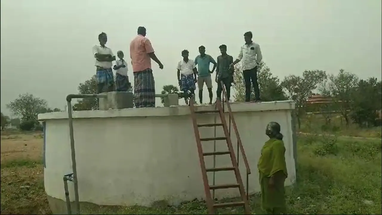 சேலத்தில் நீர் தேக்க தொட்டியில் அழுகிய நாயின் உடலை வீசி கொடூரம்; கிராம மக்கள் கொந்தளிப்பு