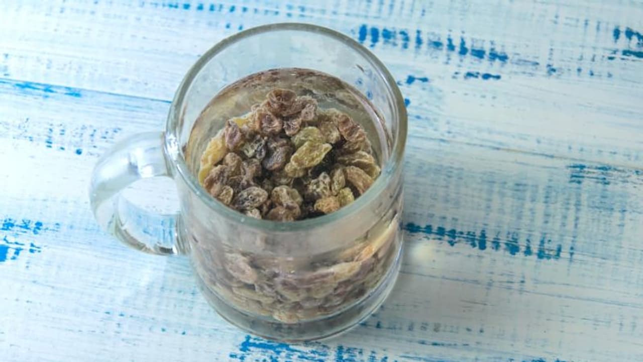 രാവിലെ വെറും വയറ്റിൽ കുതിർത്ത ഉണക്കമുന്തിരി കഴിക്കൂ; അറിയാം ഈ 10 ഗുണങ്ങള്‍... 