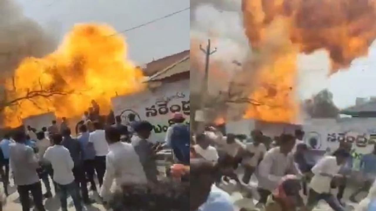 దీపం వెలిగించి మేడారంకు.. ఇంట్లో పేలిన సిలిండర్.. శబ్దంతో జనం పరుగులు..వైరల్ దీపం వెలిగించి మేడారంకు.. ఇంట్లో పేలిన సిలిండర్.. శబ్దంతో జనం పరుగులు..వైరల్