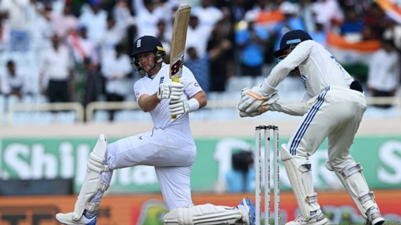 IND vs ENG 4th Test:மளமளவென சரிந்த விக்கெட் – அணியை மீட்ட ஜோ ரூட் அபார சதம் – இங்கிலாந்து 302 ரன்கள் குவிப்பு! IND vs ENG 4th Test:மளமளவென சரிந்த விக்கெட் – அணியை மீட்ட ஜோ ரூட் அபார சதம் – இங்கிலாந்து 302 ரன்கள் குவிப்பு!