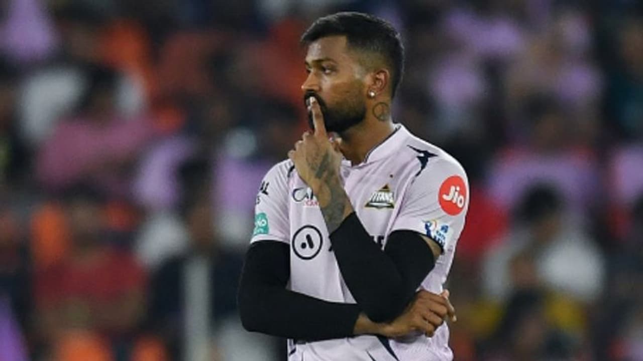 മുംബൈ കുപ്പായത്തിൽ അഹമ്മദാബാദിൽ കളിക്കാനെത്തുന്ന ഹാർദ്ദിക്കിനെ കൂവിതോൽപ്പിക്കണം, തുറന്നു പറഞ്ഞ് ആകാശ് ചോപ്ര മുംബൈ കുപ്പായത്തിൽ അഹമ്മദാബാദിൽ കളിക്കാനെത്തുന്ന ഹാർദ്ദിക്കിനെ കൂവിതോൽപ്പിക്കണം, തുറന്നു പറഞ്ഞ് ആകാശ് ചോപ്ര