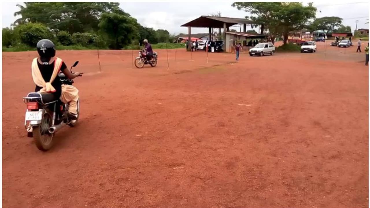 'വിചിത്ര എസ്എംഎസ് ചെറിയൊരു കയ്യബദ്ധം, കൊവിഡ് കാരണമല്ല ഡ്രൈവിംഗ് ടെസ്റ്റ് മാറ്റിയത്'; വിശദീകരണവുമായി ആർടിഒ