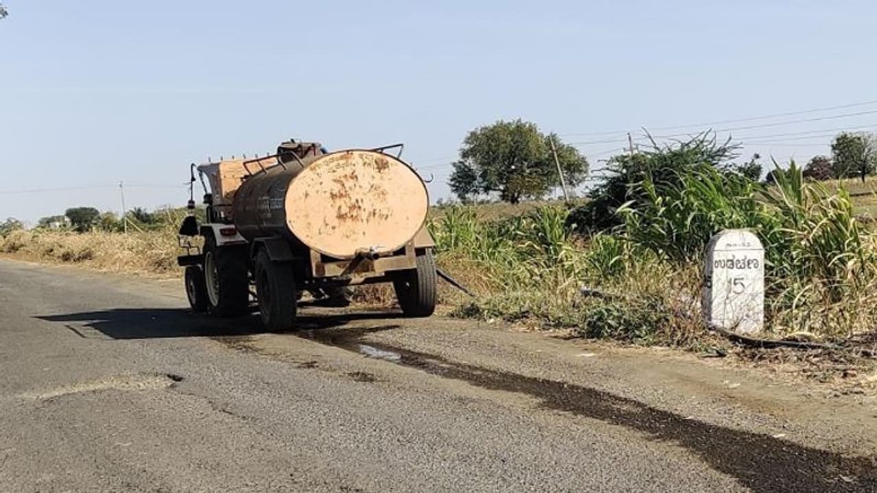 ಕಲಬುರಗಿ: ಕೊಡ ನೀರಿಗಾಗಿ ರಾತ್ರಿಪೂರಾ ನಿದ್ದೆಗೆಡುವ ಜನರು..! ಕಲಬುರಗಿ: ಕೊಡ ನೀರಿಗಾಗಿ ರಾತ್ರಿಪೂರಾ ನಿದ್ದೆಗೆಡುವ ಜನರು..!