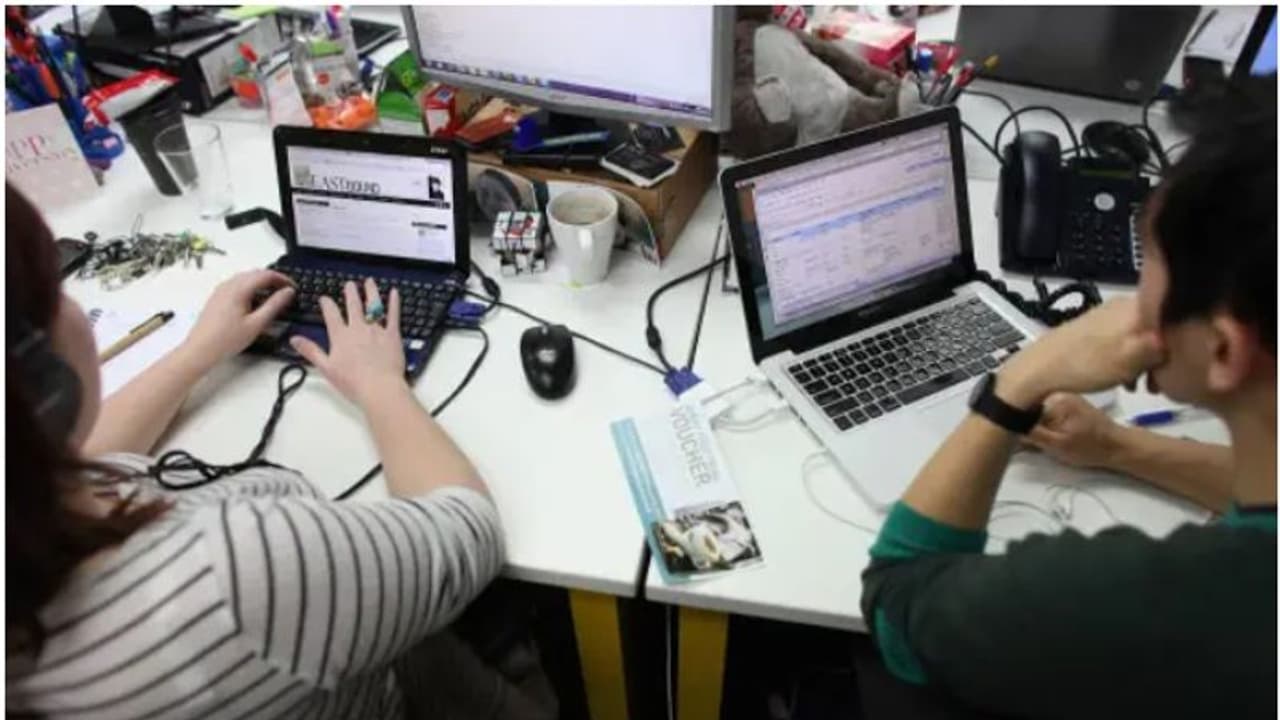 34 ശതമാനം, പോകുന്നവരിൽ ഭൂരിഭാഗവും സ്ത്രീകൾ, ഇന്ത്യയിലെ പുരുഷൻമാരിൽ കേവലം 4 ശതമാനം! 'ജോലി'യിൽ സംഭവിക്കുന്നത്