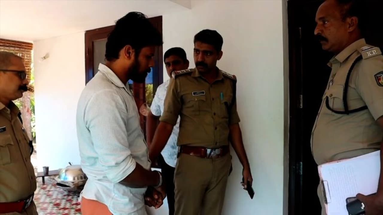 സ്വാഭാവിക മരണമെന്ന് എല്ലാവരും കരുതി, പക്ഷേ നാട്ടുകാർക്ക് സംശയം; ആശുപത്രിയിൽ കൊണ്ടുപോയ ബന്ധുതന്നെ കുടുങ്ങി സ്വാഭാവിക മരണമെന്ന് എല്ലാവരും കരുതി, പക്ഷേ നാട്ടുകാർക്ക് സംശയം; ആശുപത്രിയിൽ കൊണ്ടുപോയ ബന്ധുതന്നെ കുടുങ്ങി