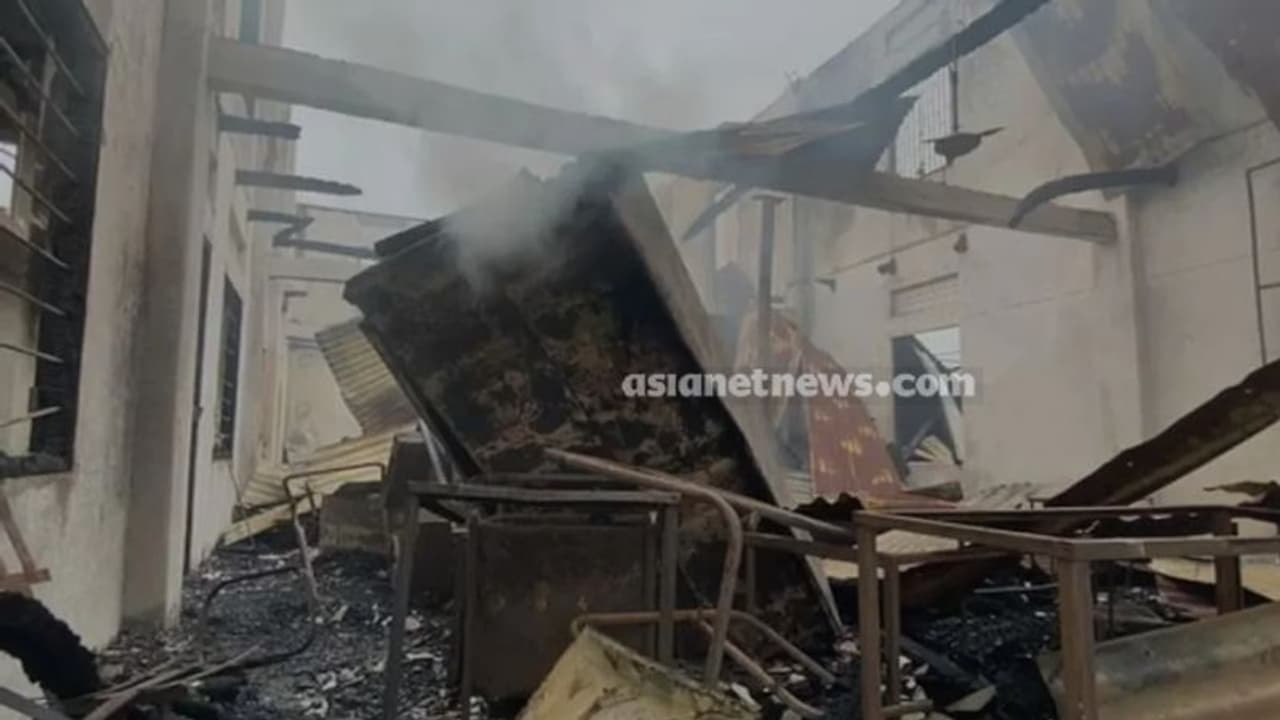 മണിപ്പൂർ സർവകലാശാല ക്യാമ്പസിൽ സ്ഫോടനം: സംഭവം രാത്രിയിൽ, ഒരാൾ കൊല്ലപ്പെട്ടു മണിപ്പൂർ സർവകലാശാല ക്യാമ്പസിൽ സ്ഫോടനം: സംഭവം രാത്രിയിൽ, ഒരാൾ കൊല്ലപ്പെട്ടു