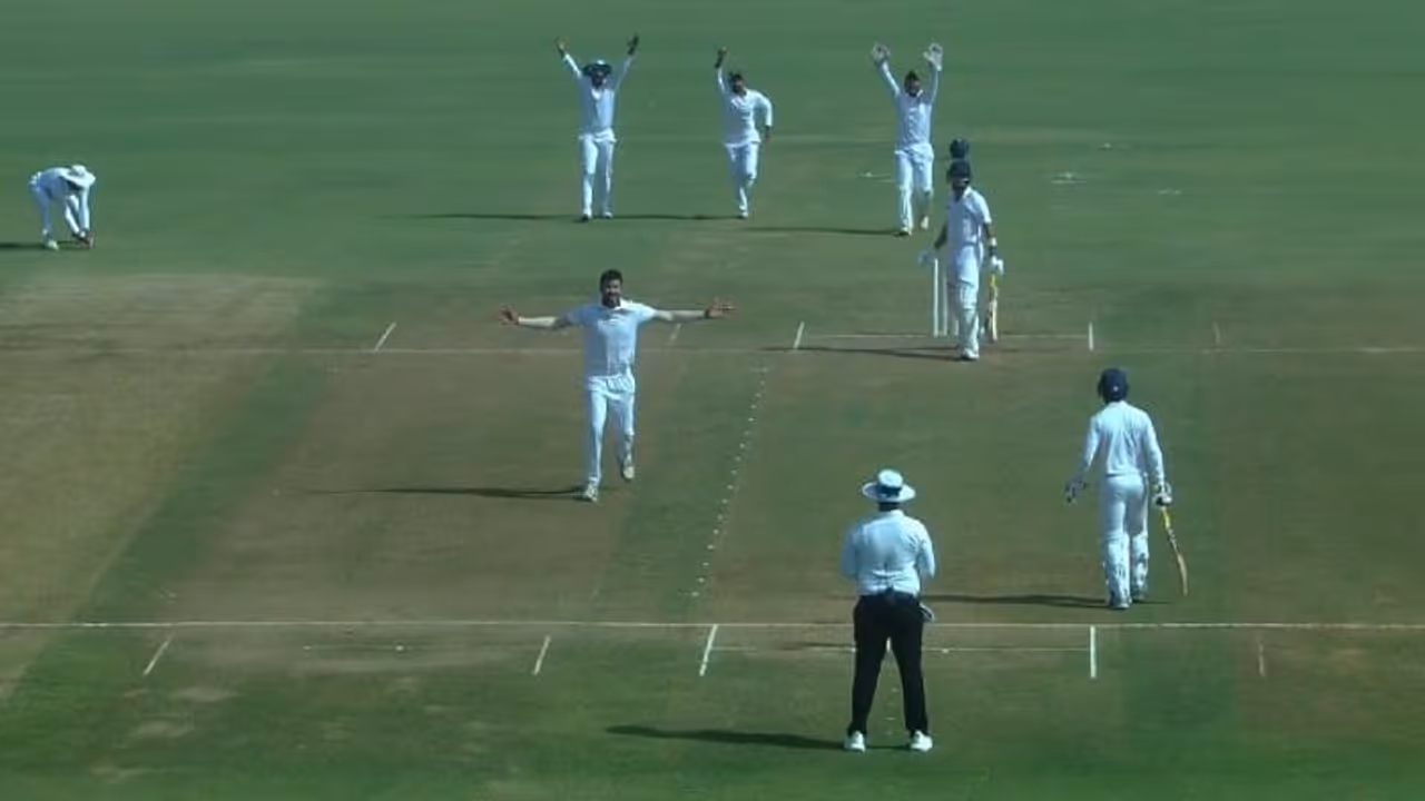 ರಣಜಿ ಟ್ರೋಫಿ: ಬಂಗಾಳ ವಿರುದ್ಧ ಕರ್ನಾಟಕಕ್ಕಿಲ್ಲ ಗೆಲುವು, ಸಿಕ್ಕಿದ್ದು ಕೇವಲ ಒಂದು ಅಂಕ! ರಣಜಿ ಟ್ರೋಫಿ: ಬಂಗಾಳ ವಿರುದ್ಧ ಕರ್ನಾಟಕಕ್ಕಿಲ್ಲ ಗೆಲುವು, ಸಿಕ್ಕಿದ್ದು ಕೇವಲ ಒಂದು ಅಂಕ!