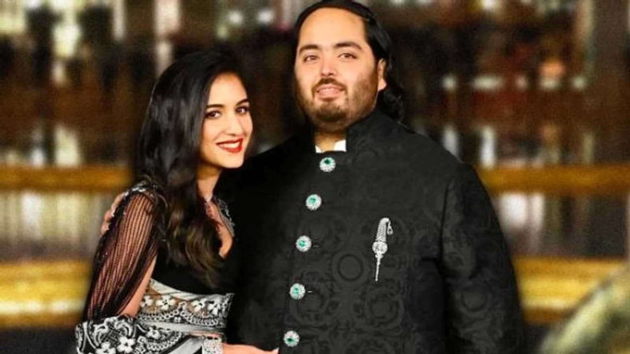 అంబానీ కొడుకు ప్రీ వెడ్డింగ్ లో 2,500 రకాల వంటకాలు.. ఒక్కో ప్లేట్ ఖర్చు ఎంతో తెలుసా..? అంబానీ కొడుకు ప్రీ వెడ్డింగ్ లో 2,500 రకాల వంటకాలు.. ఒక్కో ప్లేట్ ఖర్చు ఎంతో తెలుసా..?