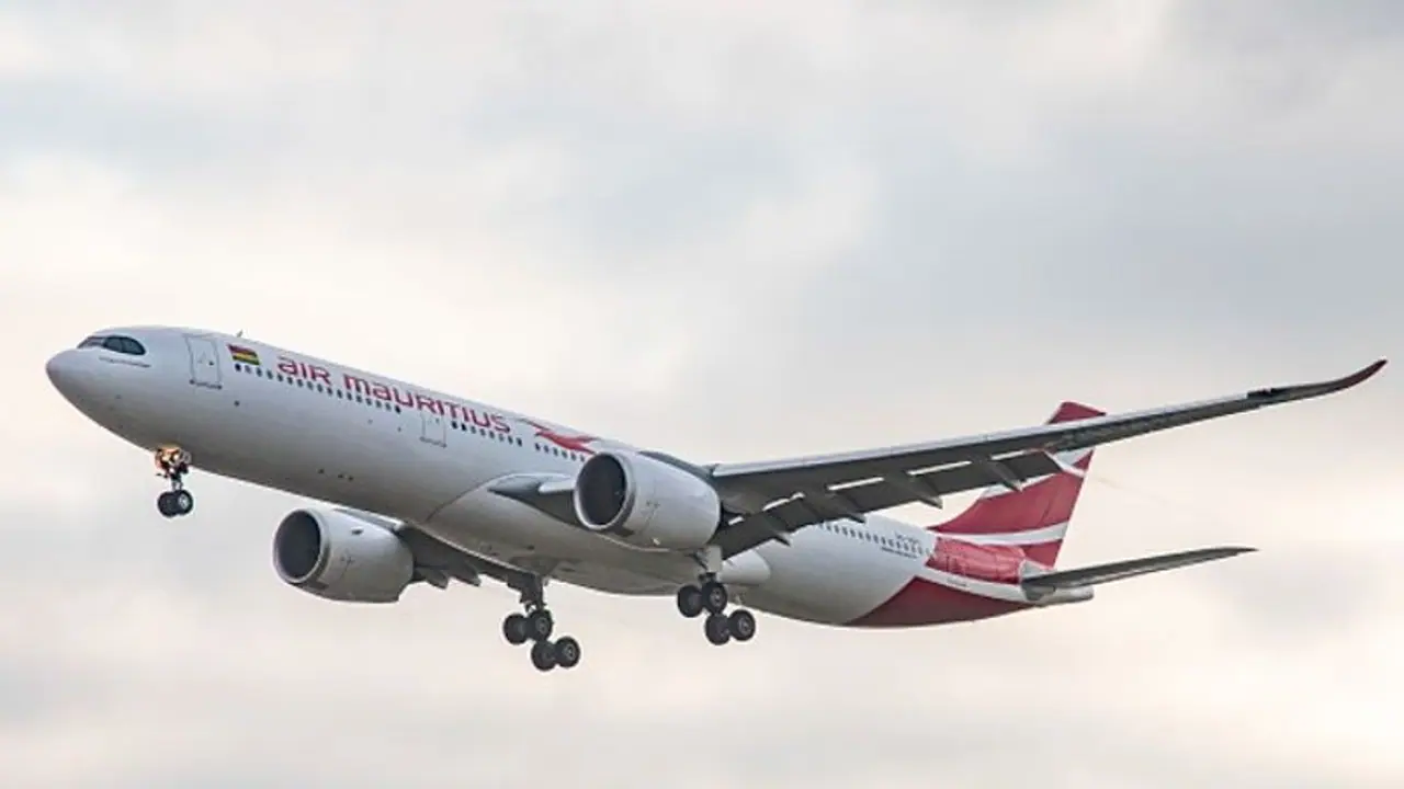 Mumbai Mauritius flight ordeal: Flyers 'trapped' for 5 hours due to engine snag, face breathing issues (WATCH)