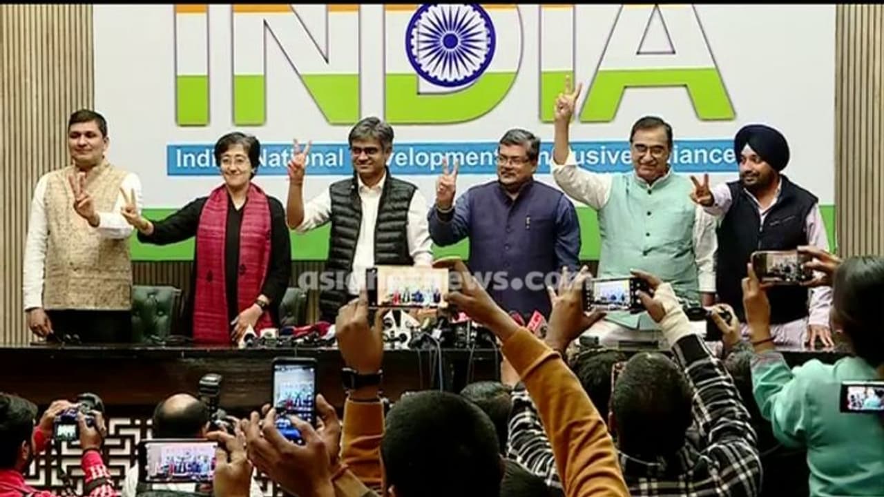 ലോക്സഭാ തെരഞ്ഞെടുപ്പ്: എഎപി കോൺഗ്രസ് സീറ്റ് ധാരണയായി. ദില്ലിയിലും ഹരിയാനയിലും ഗോവയിലും സഖ്യമായി മത്സരിക്കും ലോക്സഭാ തെരഞ്ഞെടുപ്പ്: എഎപി കോൺഗ്രസ് സീറ്റ് ധാരണയായി. ദില്ലിയിലും ഹരിയാനയിലും ഗോവയിലും സഖ്യമായി മത്സരിക്കും