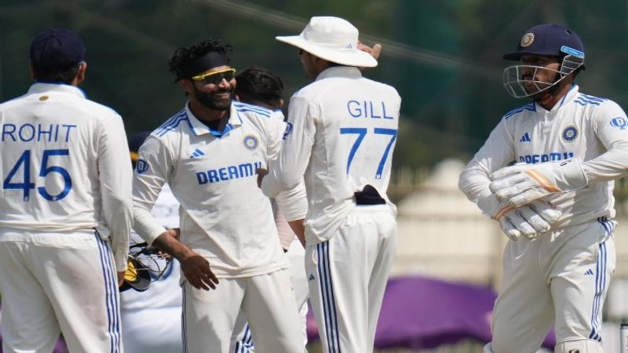 IND vs ENG 4th Test : 3 விக்கெட்டிற்காக போராடிய இந்தியா – 27 ஓவருக்கு பிறகு மொத்தமாக காலி செய்த ஜடேஜா! IND vs ENG 4th Test : 3 விக்கெட்டிற்காக போராடிய இந்தியா – 27 ஓவருக்கு பிறகு மொத்தமாக காலி செய்த ஜடேஜா!