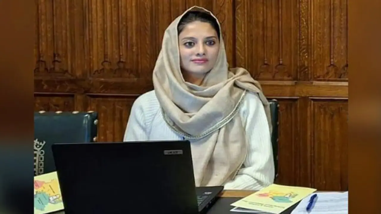 'நான் மலாலா அல்ல.. என் நாட்டில் நான் பாதுகாப்பாக இருக்கிறேன்' UK பாராளுமன்ற கட்டிடத்தை அதிரவிட்ட யானா மிர்! 'நான் மலாலா அல்ல.. என் நாட்டில் நான் பாதுகாப்பாக இருக்கிறேன்' UK பாராளுமன்ற கட்டிடத்தை அதிரவிட்ட யானா மிர்!