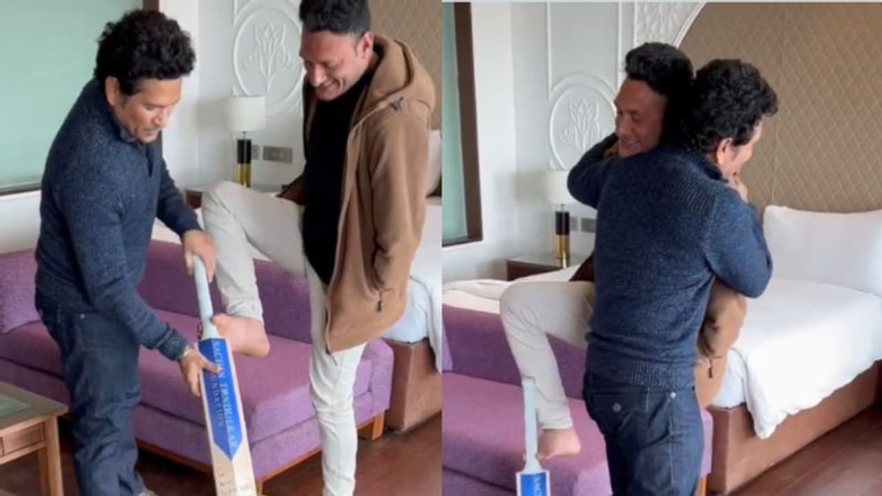 ഇരു കൈകളും നഷ്ടമായവന് ക്രിക്കറ്റ് ദൈവം തുണ; പാരാ ക്രിക്കറ്ററെ പ്രചോദിപ്പിച്ച് സച്ചിന്, മനംകീഴടക്കി വീഡിയോ ഇരു കൈകളും നഷ്ടമായവന് ക്രിക്കറ്റ് ദൈവം തുണ; പാരാ ക്രിക്കറ്ററെ പ്രചോദിപ്പിച്ച് സച്ചിന്, മനംകീഴടക്കി വീഡിയോ