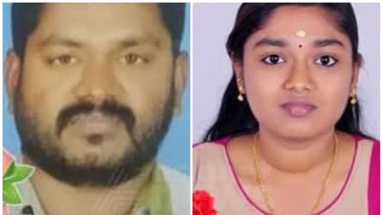 ബൈക്കും സ്കൂട്ടറും കൂട്ടിയിടിച്ച് അപകടം; അച്ഛന് പിന്നാലെ മകള്ക്കും ദാരുണാന്ത്യം ബൈക്കും സ്കൂട്ടറും കൂട്ടിയിടിച്ച് അപകടം; അച്ഛന് പിന്നാലെ മകള്ക്കും ദാരുണാന്ത്യം