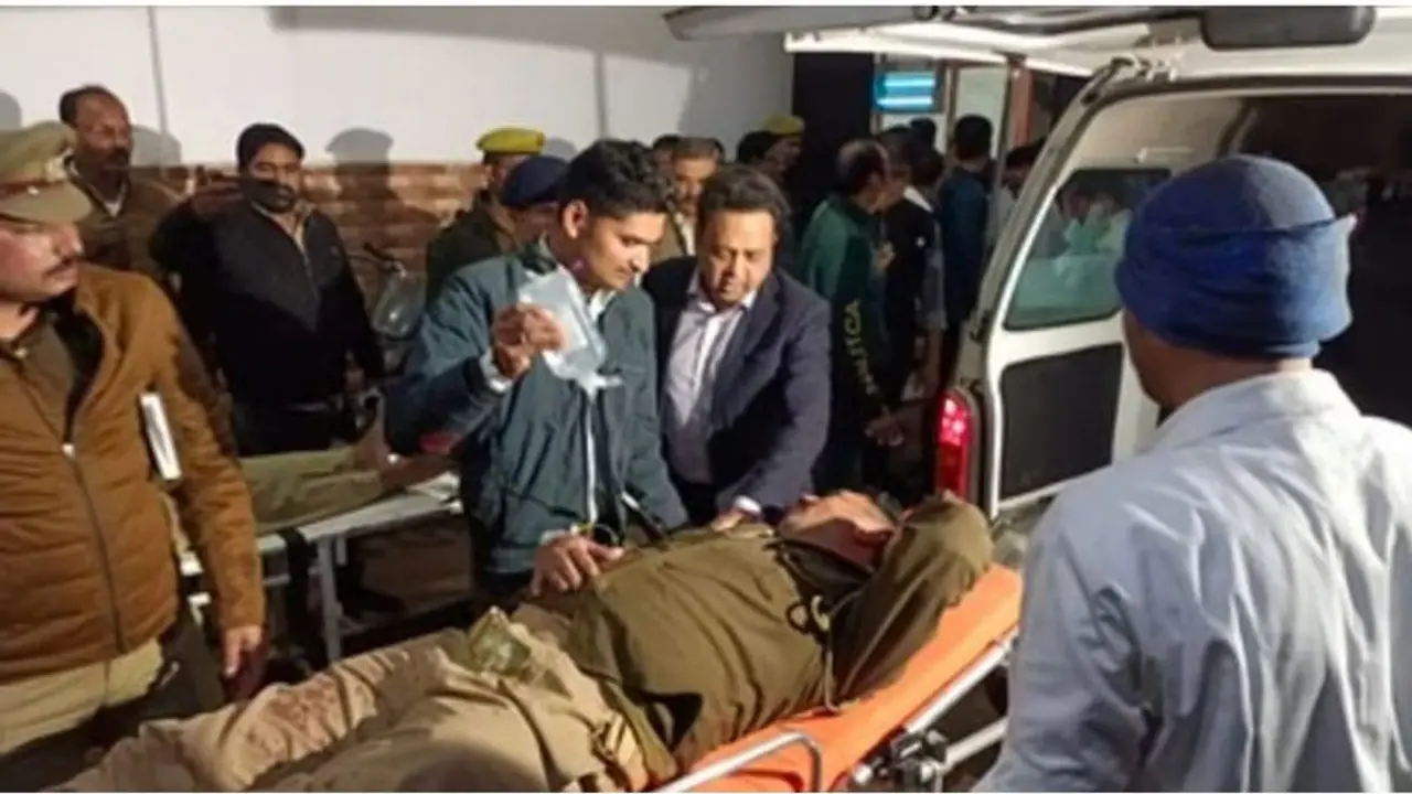 CM योगी के काफिले में दुर्घटना: अचानक कुत्ता आने से एंटी डेमो कार दूसरी गाड़ियों से टकराई, 14 घायल