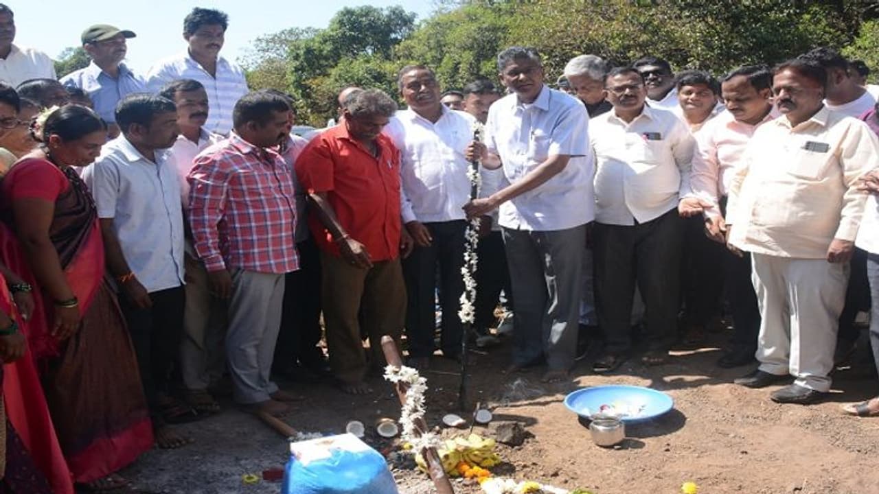 ಬೆಳಗಾವಿ ಚೋರ್ಲಾ ಗೋವಾ ರಸ್ತೆ ಕಾಮಗಾರಿ 11 ತಿಂಗಳಲ್ಲಿ ಪೂರ್ಣ: ಸಚಿವ ಸತೀಶ್ ಜಾರಕಿಹೊಳಿ ಬೆಳಗಾವಿ ಚೋರ್ಲಾ ಗೋವಾ ರಸ್ತೆ ಕಾಮಗಾರಿ 11 ತಿಂಗಳಲ್ಲಿ ಪೂರ್ಣ: ಸಚಿವ ಸತೀಶ್ ಜಾರಕಿಹೊಳಿ