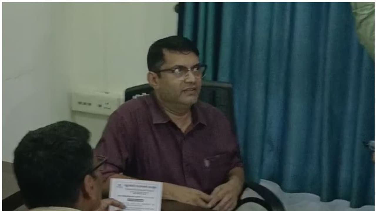 ഡ്യൂട്ടി സമയം, സർക്കാർ ഡോക്ടറെ കാണാനില്ല, തിരക്കിട്ട് പോയത്? വിജിലൻസ് ചെന്നപ്പോൾ സ്വകാര്യ ക്ലിനിക്കിലുണ്ട്