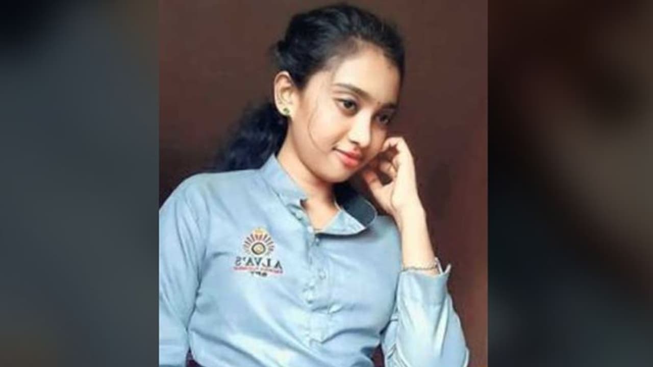 കോളേജില് പോയ 19കാരിയെ കാണാതായെന്ന് പരാതി; അവസാനം കണ്ടത് യൂണിഫോമില്, അന്വേഷണം ഊര്ജിതമാക്കി മൂടബിദ്രി പൊലീസ് കോളേജില് പോയ 19കാരിയെ കാണാതായെന്ന് പരാതി; അവസാനം കണ്ടത് യൂണിഫോമില്, അന്വേഷണം ഊര്ജിതമാക്കി മൂടബിദ്രി പൊലീസ്