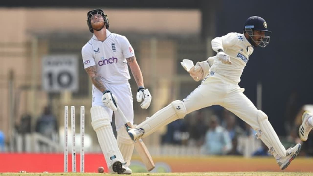 സ്പിന്നർമാർക്ക് മുന്നിൽ വട്ടം കറങ്ങി ഇംഗ്ലണ്ട്, റാഞ്ചിയിൽ ആവേശപ്പോരാട്ടം; ഇന്ത്യക്കും എളുപ്പമല്ല സ്പിന്നർമാർക്ക് മുന്നിൽ വട്ടം കറങ്ങി ഇംഗ്ലണ്ട്, റാഞ്ചിയിൽ ആവേശപ്പോരാട്ടം; ഇന്ത്യക്കും എളുപ്പമല്ല