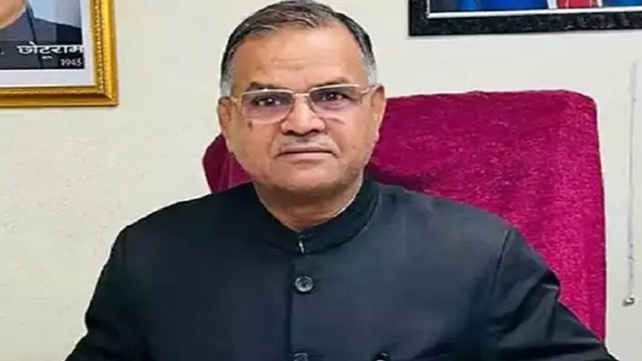 ஹரியானாவில் நடந்த துப்பாக்கிச் சூடு.. பிரபல அரசியல் தலைவர் சுட்டுக் கொலை.. பரபரப்பு சம்பவம்.!! ஹரியானாவில் நடந்த துப்பாக்கிச் சூடு.. பிரபல அரசியல் தலைவர் சுட்டுக் கொலை.. பரபரப்பு சம்பவம்.!!