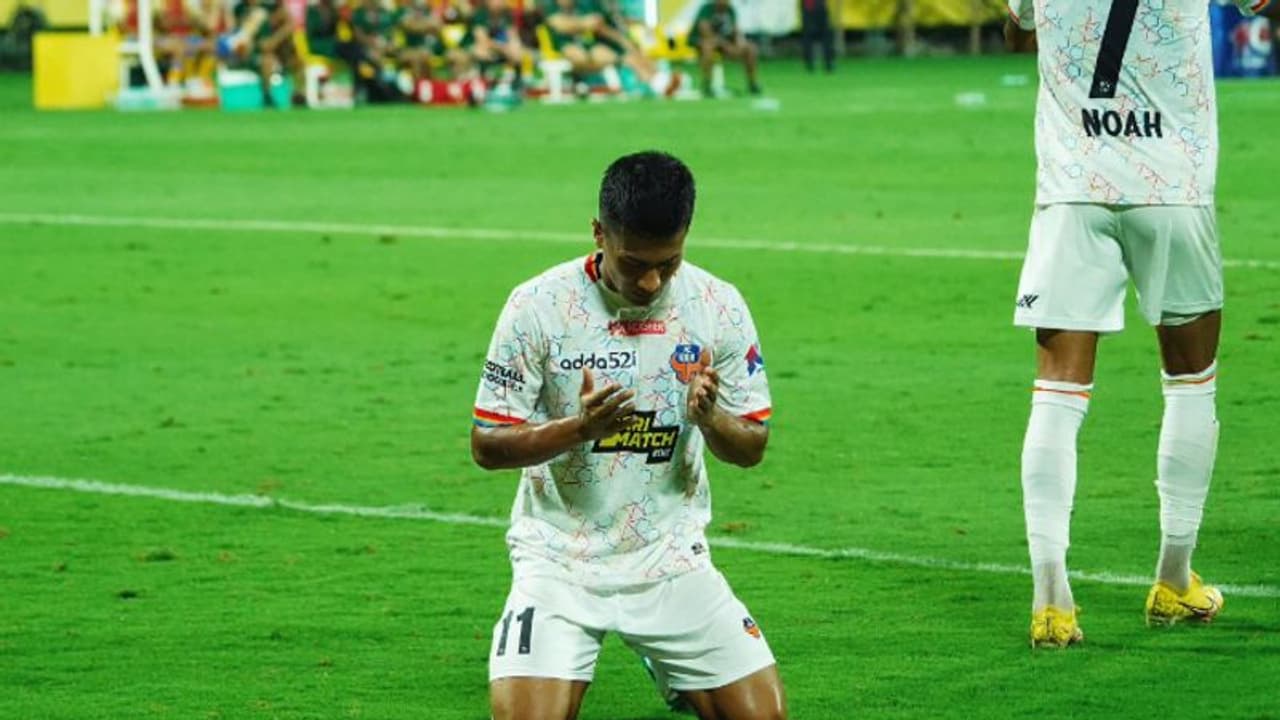 എഫ്സി ഗോവ ഗോളടി മേളം, കൊച്ചിയില് കേരള ബ്ലാസ്റ്റേഴ്സ് കട്ട ശോകം; രണ്ട് ഗോളിന് പിന്നില് എഫ്സി ഗോവ ഗോളടി മേളം, കൊച്ചിയില് കേരള ബ്ലാസ്റ്റേഴ്സ് കട്ട ശോകം; രണ്ട് ഗോളിന് പിന്നില്