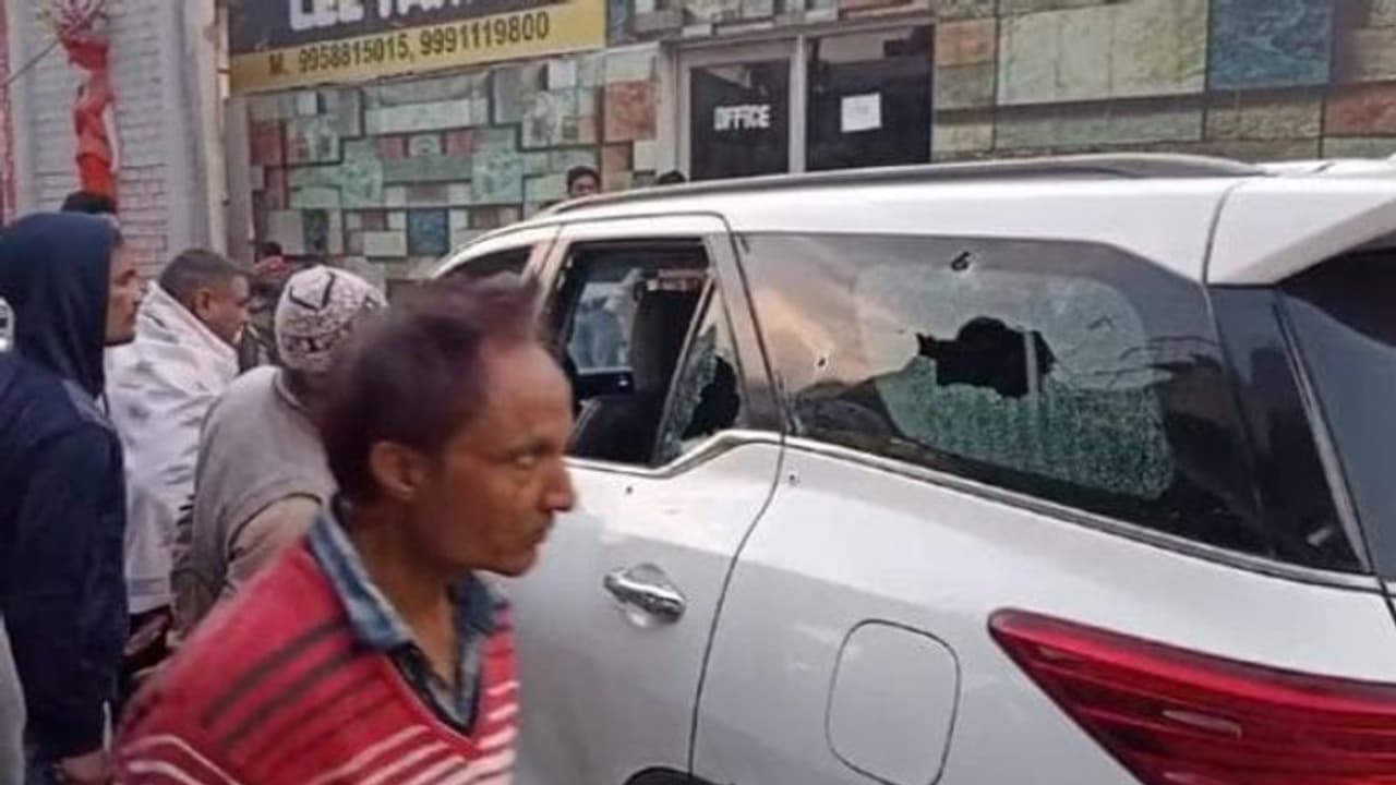 हरियाणा में इनेलो प्रदेश अध्यक्ष की दिनदहाड़े हत्या, एक सुरक्षाकर्मी की भी मौत, लारेंस बिश्नोई गैंग पर शक हरियाणा में इनेलो प्रदेश अध्यक्ष की दिनदहाड़े हत्या, एक सुरक्षाकर्मी की भी मौत, लारेंस बिश्नोई गैंग पर शक