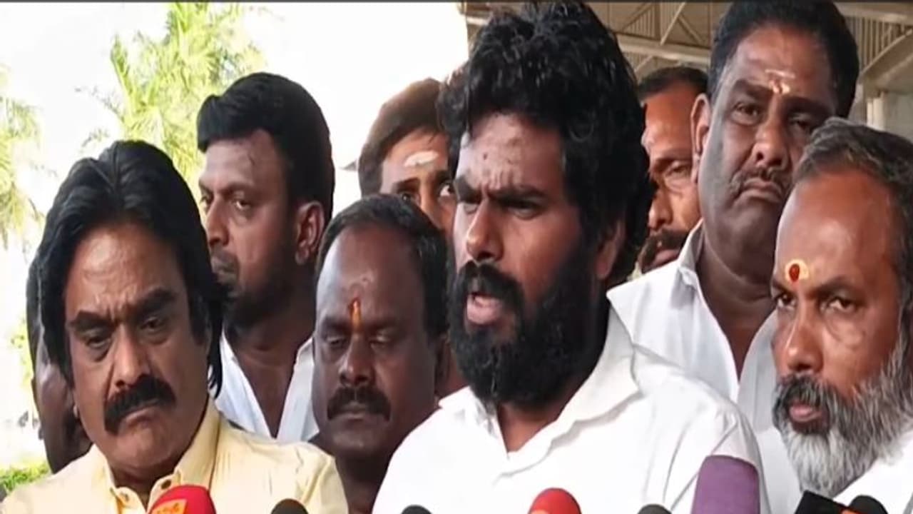 "நோட்டு பெட்டிக்கும் ஓட்டு பெட்டிக்கும் சீமான் அண்ணன் சுற்றுவது போல தெரிகிறது" பாஜக தலைவர் அண்ணாமலை! "நோட்டு பெட்டிக்கும் ஓட்டு பெட்டிக்கும் சீமான் அண்ணன் சுற்றுவது போல தெரிகிறது" பாஜக தலைவர் அண்ணாமலை!