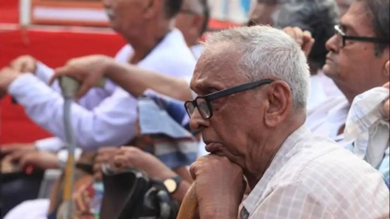 பென்ஷன் வாங்கும் அரசு ஊழியர்கள் இதை கவனிச்சீங்களா? இனி இரண்டு அடுக்கு பாதுகாப்பு கட்டாயம்!