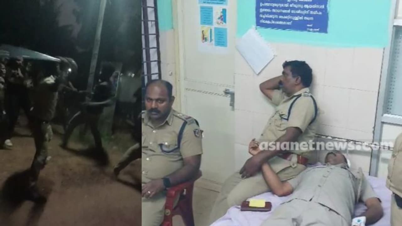 കൊല്ലത്ത് ഗുണ്ടകളും പൊലീസും തമ്മിൽ സംഘര്ഷം: നാല് ഗുണ്ടകളെ കീഴ്പ്പെടുത്തി, 2 പൊലീസുകാര്ക്ക് പരിക്ക് കൊല്ലത്ത് ഗുണ്ടകളും പൊലീസും തമ്മിൽ സംഘര്ഷം: നാല് ഗുണ്ടകളെ കീഴ്പ്പെടുത്തി, 2 പൊലീസുകാര്ക്ക് പരിക്ക്
