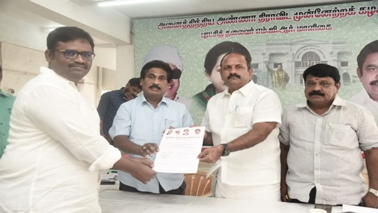 அதிமுக சார்பில் போட்டியிட தனபால் மகன் விருப்பமனு: நீலகிரி தொகுதியில் வெற்றி வாய்ப்பு எப்படி?